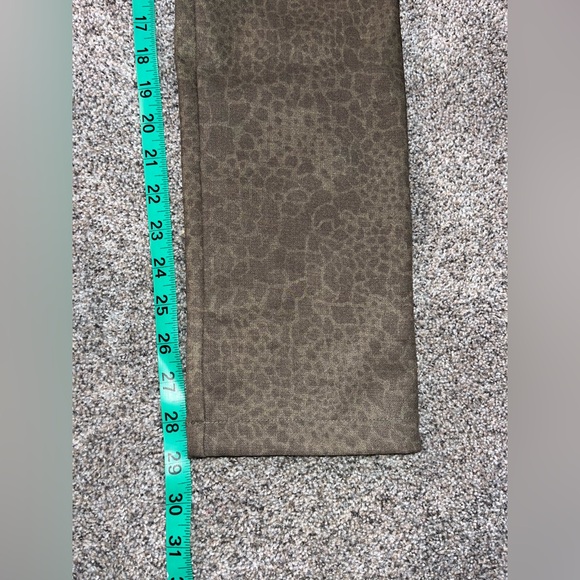 Burton fleece lined leopard print winter cold weather pants / ski pants small - Picture 3 of 3